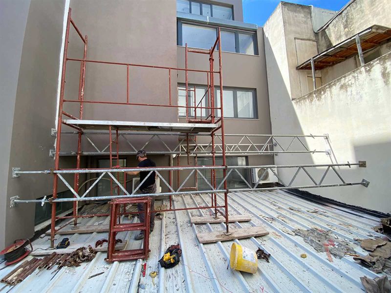 Custom-engineered scaffolding structure