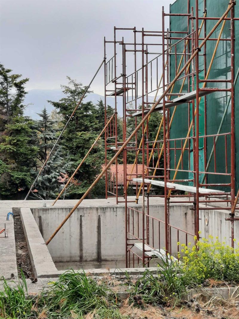 Custom-engineered scaffolding structure