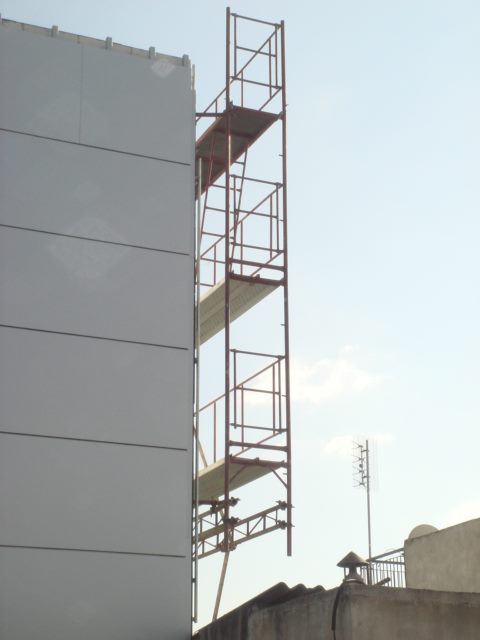 Custom-engineered scaffolding structure