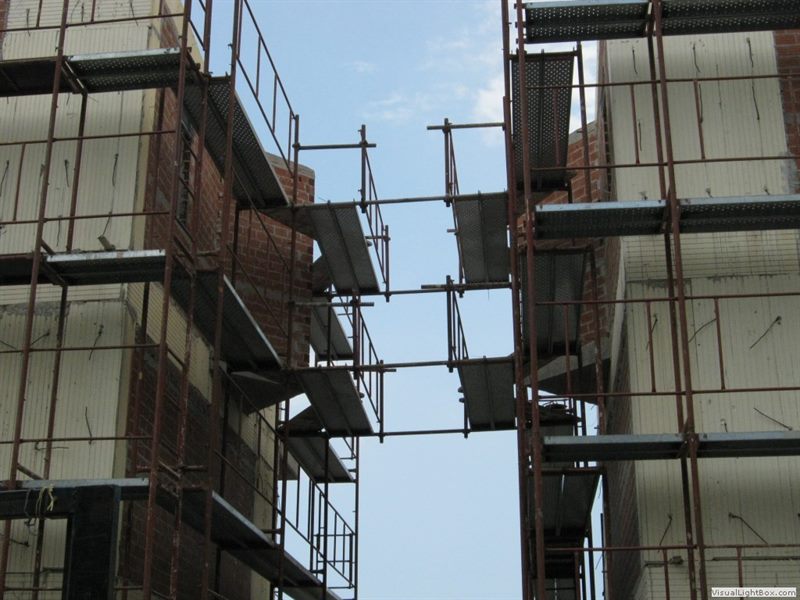 Custom-engineered scaffolding structure