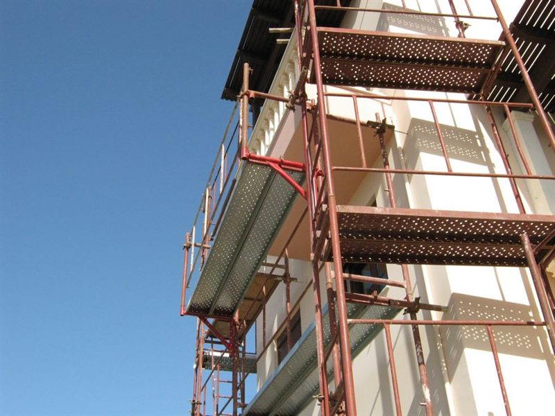 Custom-engineered scaffolding structure