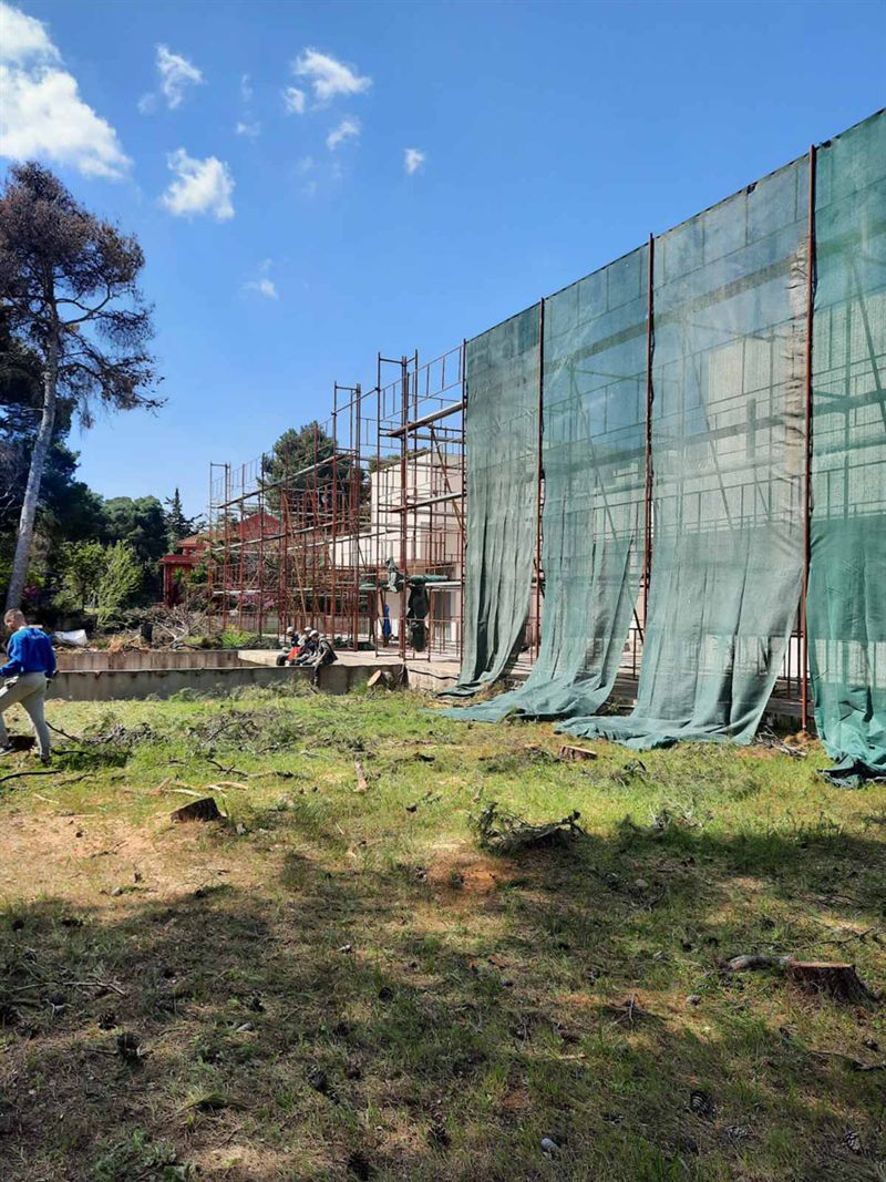 Perimeter scaffolding