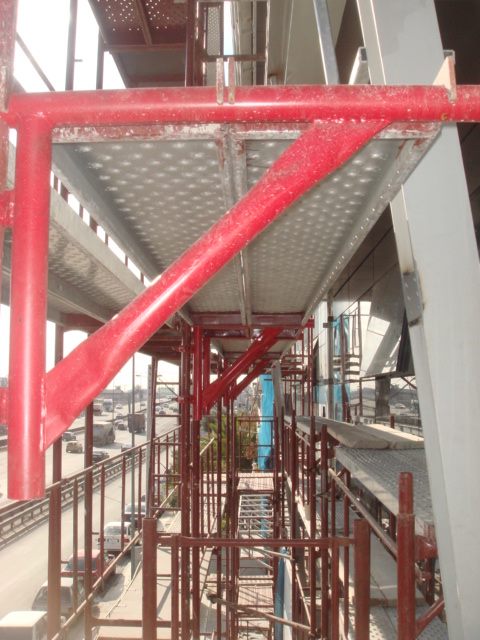 Scaffold bridge walkway