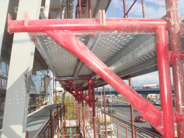 Scaffold bridge walkway
