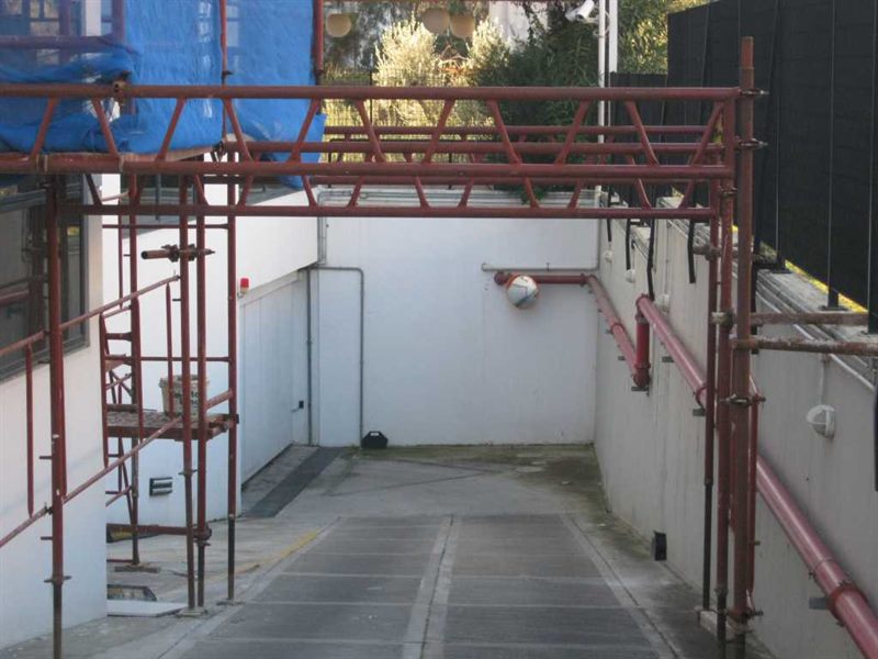 Scaffold bridge walkway