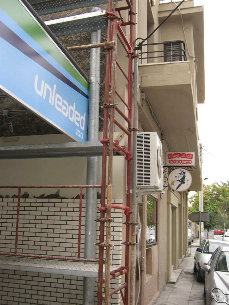 Scaffold bridge walkway