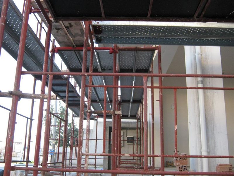 Scaffold bridge walkway