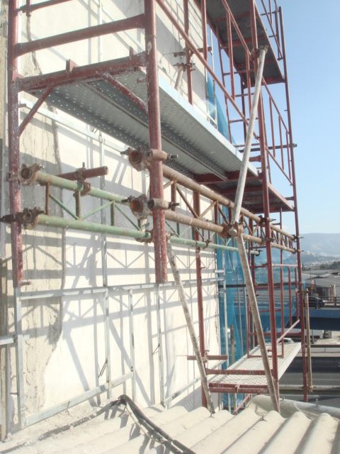 Cantilever scaffolding