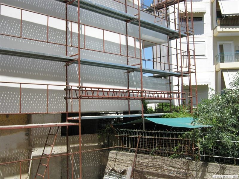 Cantilever scaffolding