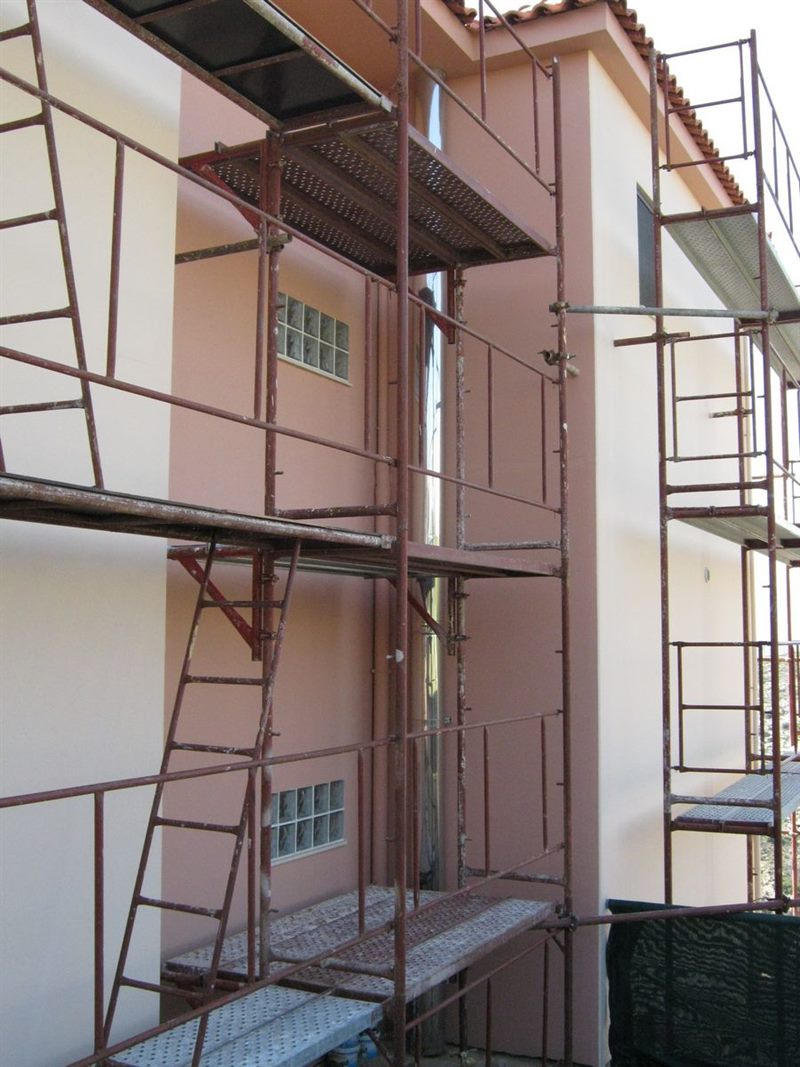 Cantilever scaffolding