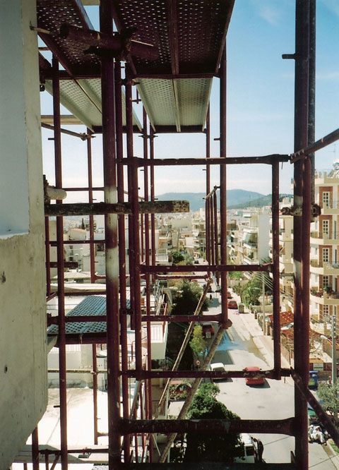 Cantilever scaffolding