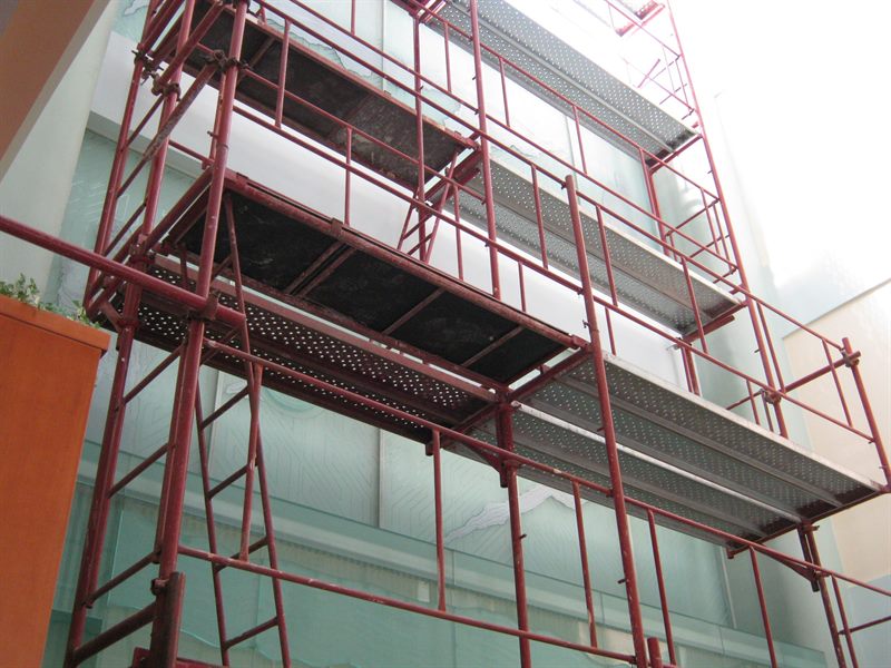 Interior scaffolding in a building atrium