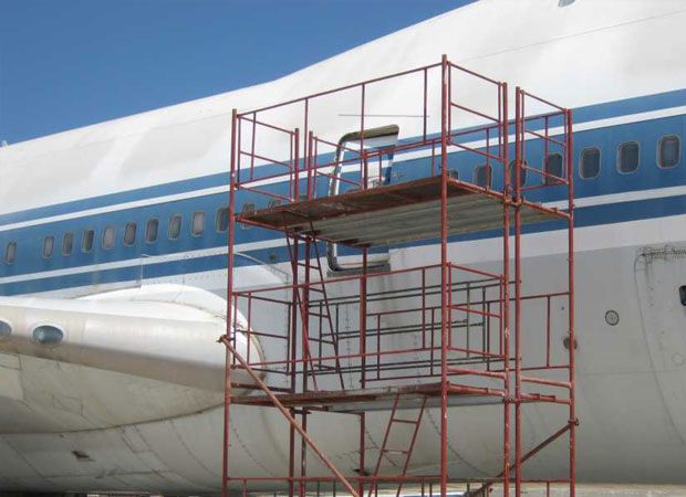 Scaffolding next to an aircraft