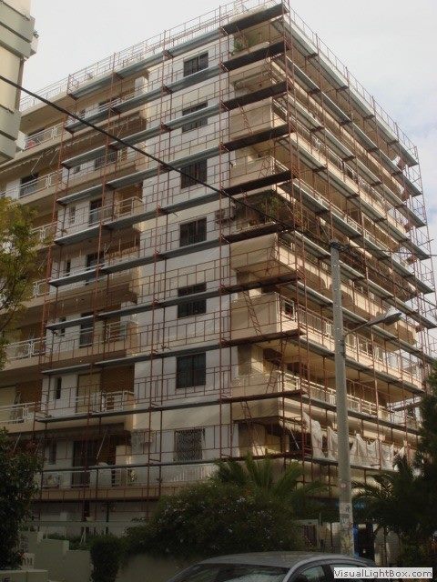 Corner scaffolding on an apartment building
