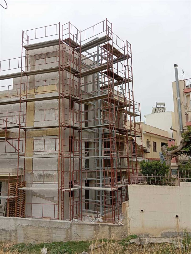 Scaffolding for a facade renovation in Ilion