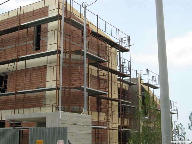 Facade scaffolding on an apartment building in Ilion