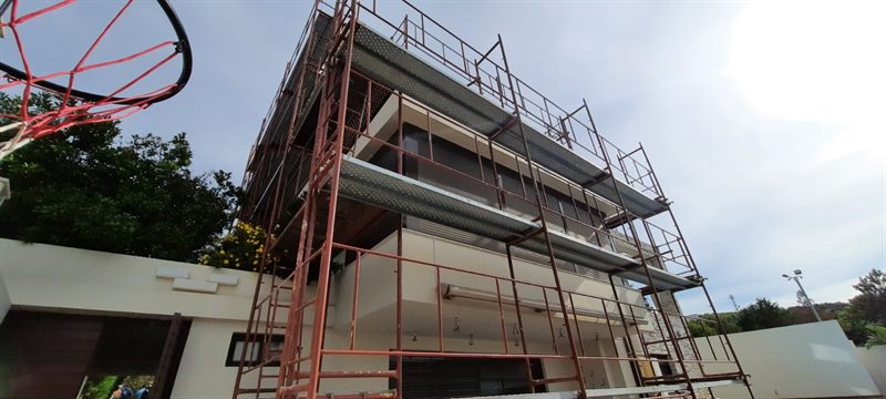 Scaffolding on a detached house
