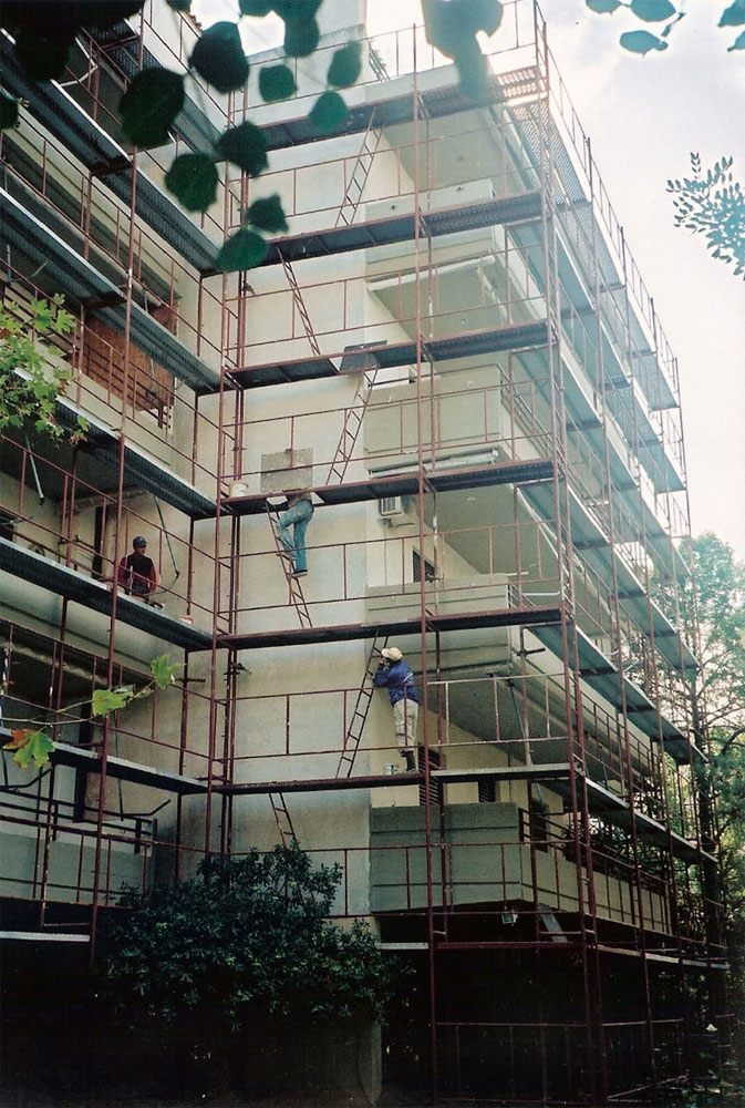 Scaffolding being assembled by an experienced crew
