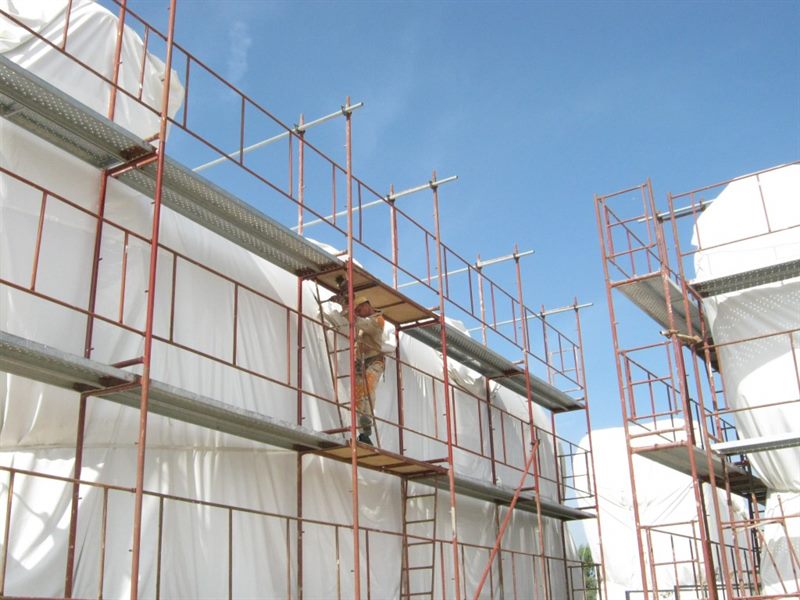 Scaffolding around silos and tanks