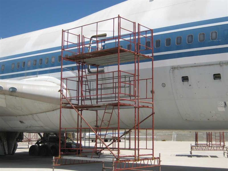 Mobile scaffold tower at an aircraft